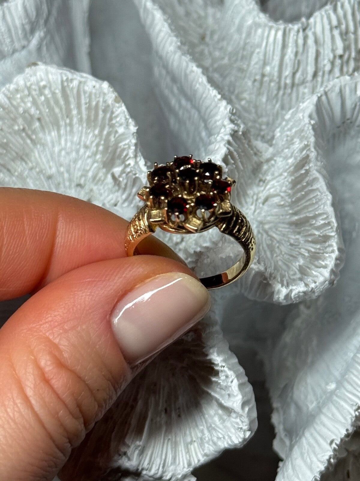 14K Yellow Gold Ring Garnet Flower Size 5