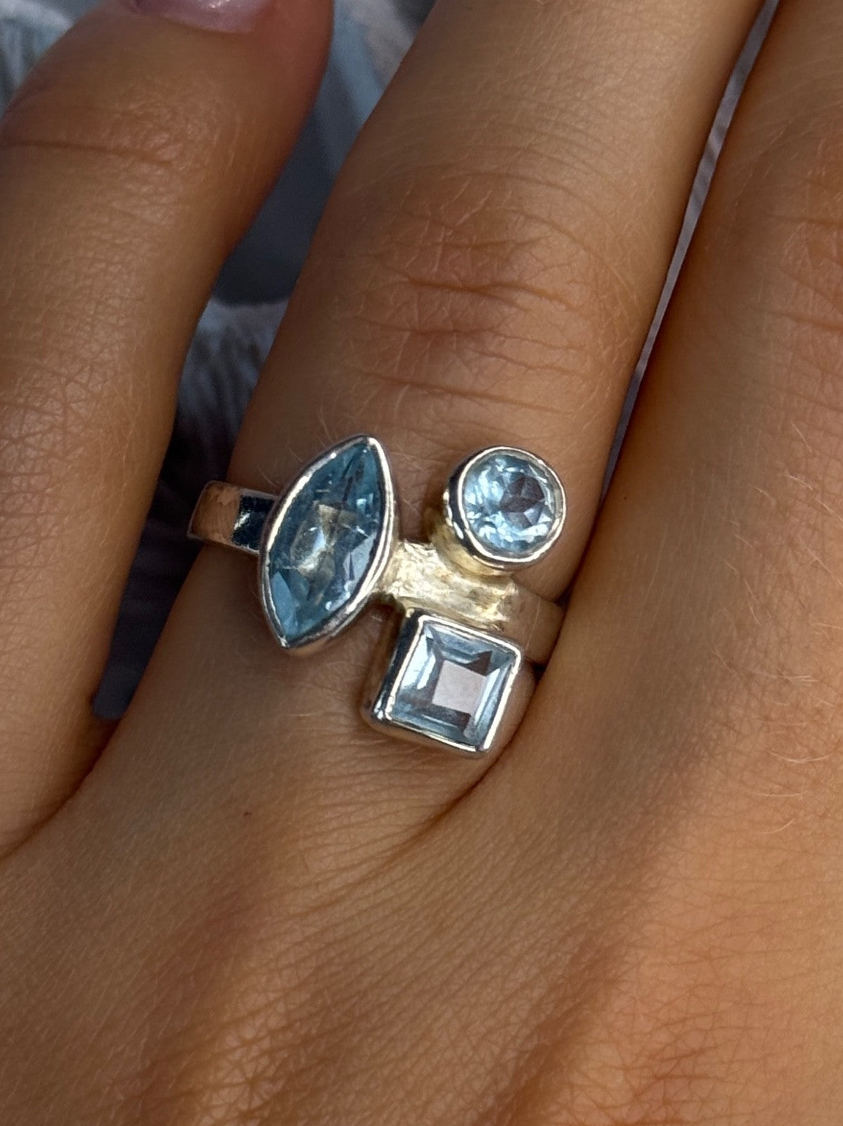 925 Sterling Silver Blue Topaz Ring Size 7