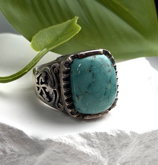 Artisan Style Vintage 925 Sterling Silver Turquoise Ring Size 5.5