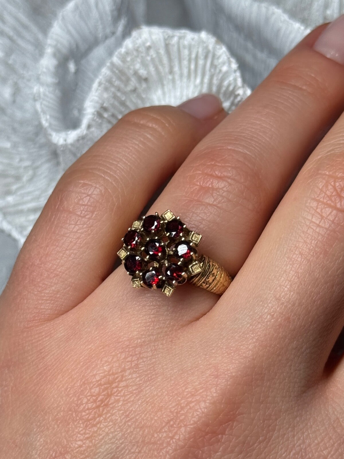 14K Yellow Gold Ring Garnet Flower Size 5