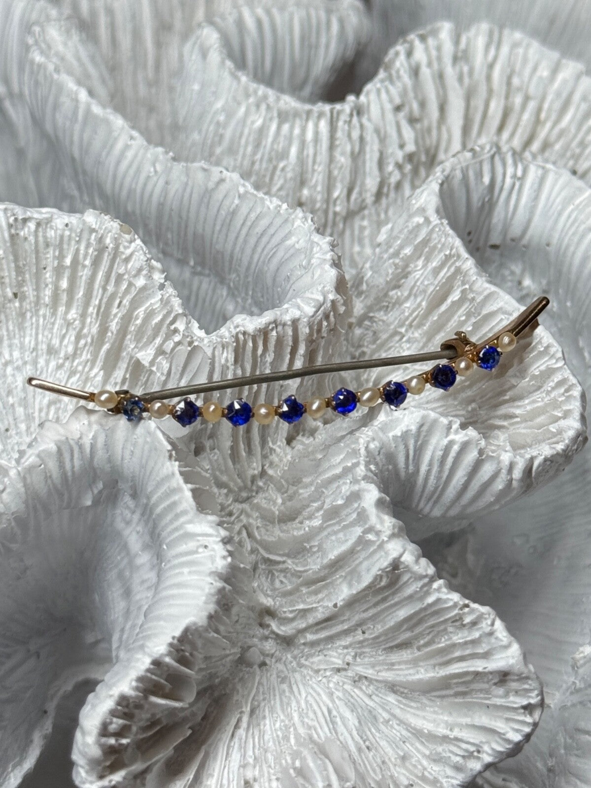 10K Yellow Gold Sapphire & Pearls Brooch Length 2 Inch