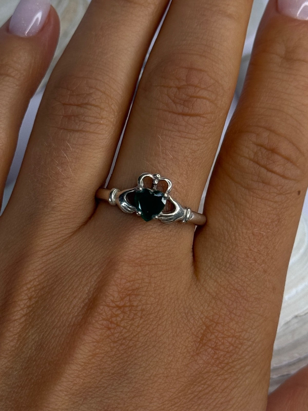 Beautiful Design 925 Sterling Silver Emerald Heart Ring Size 11