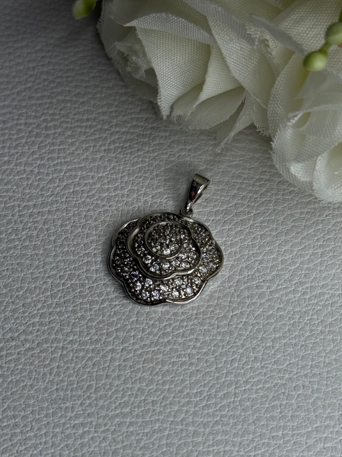 Lovely Flower 925 Sterling Silver Beryl Pendant Length 1 Inch