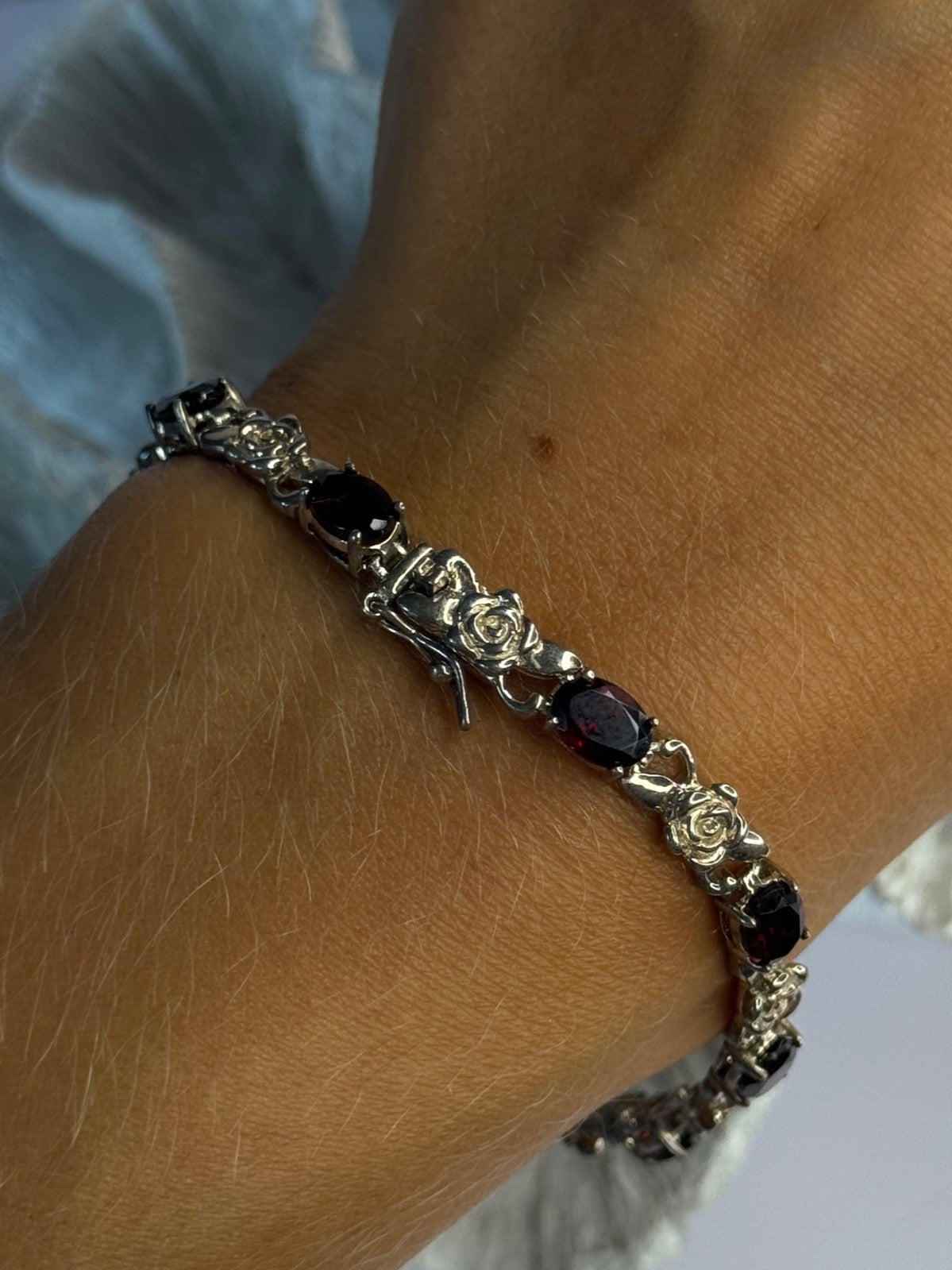 925 Sterling Silver Flower Garnet Bracelet Length 8