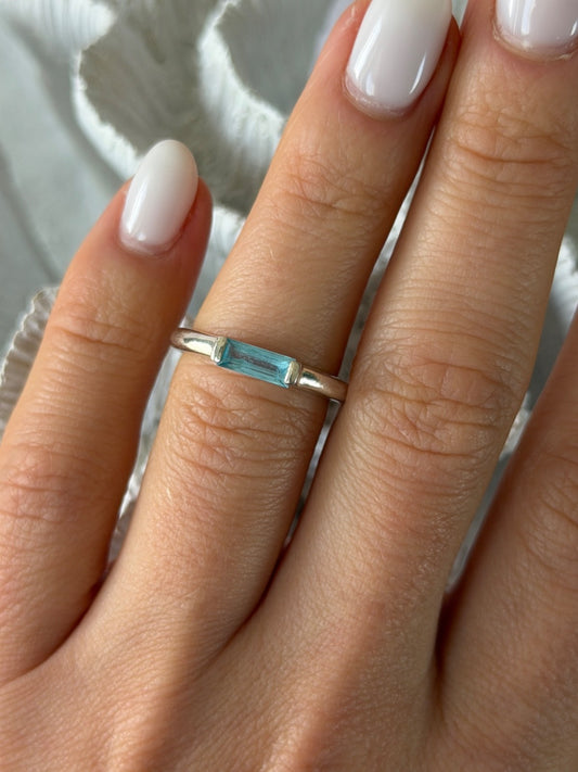 925 Sterling Silver Blue Topaz Ring Size 5.5