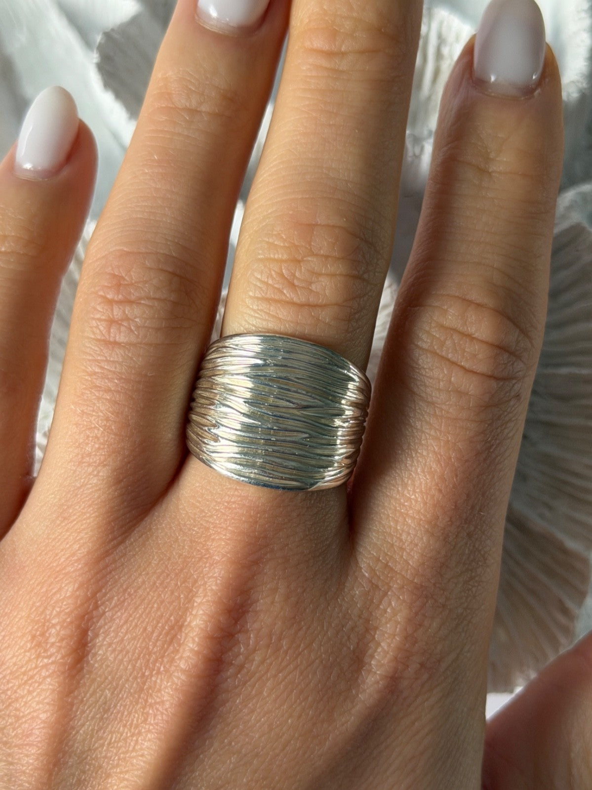 Elegant Design 925 Sterling Silver Ring Size 8