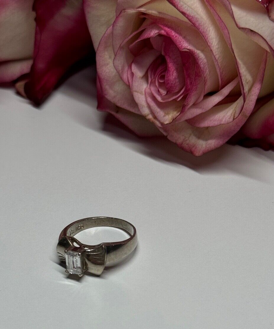925 Sterling Silver White Topaz Ring Size 6
