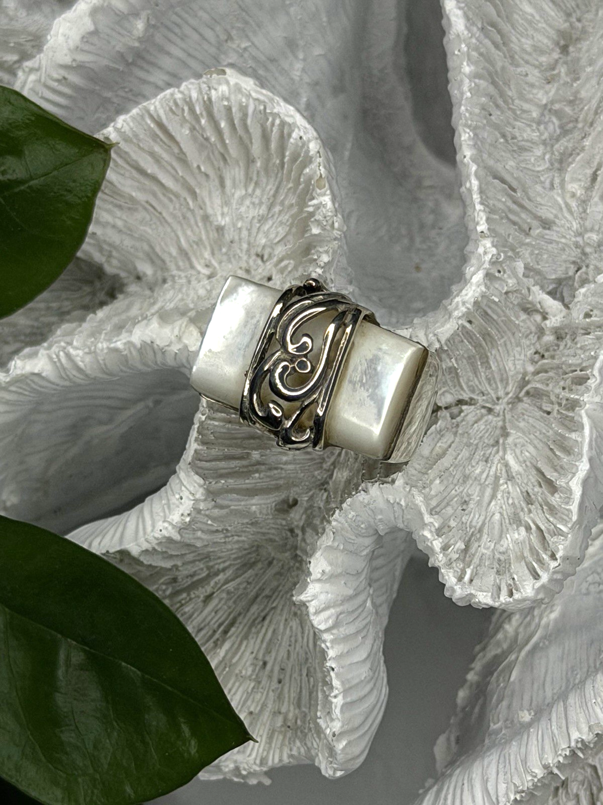 925 Sterling Silver White Abalone Mother of Pearl Ring Size 7