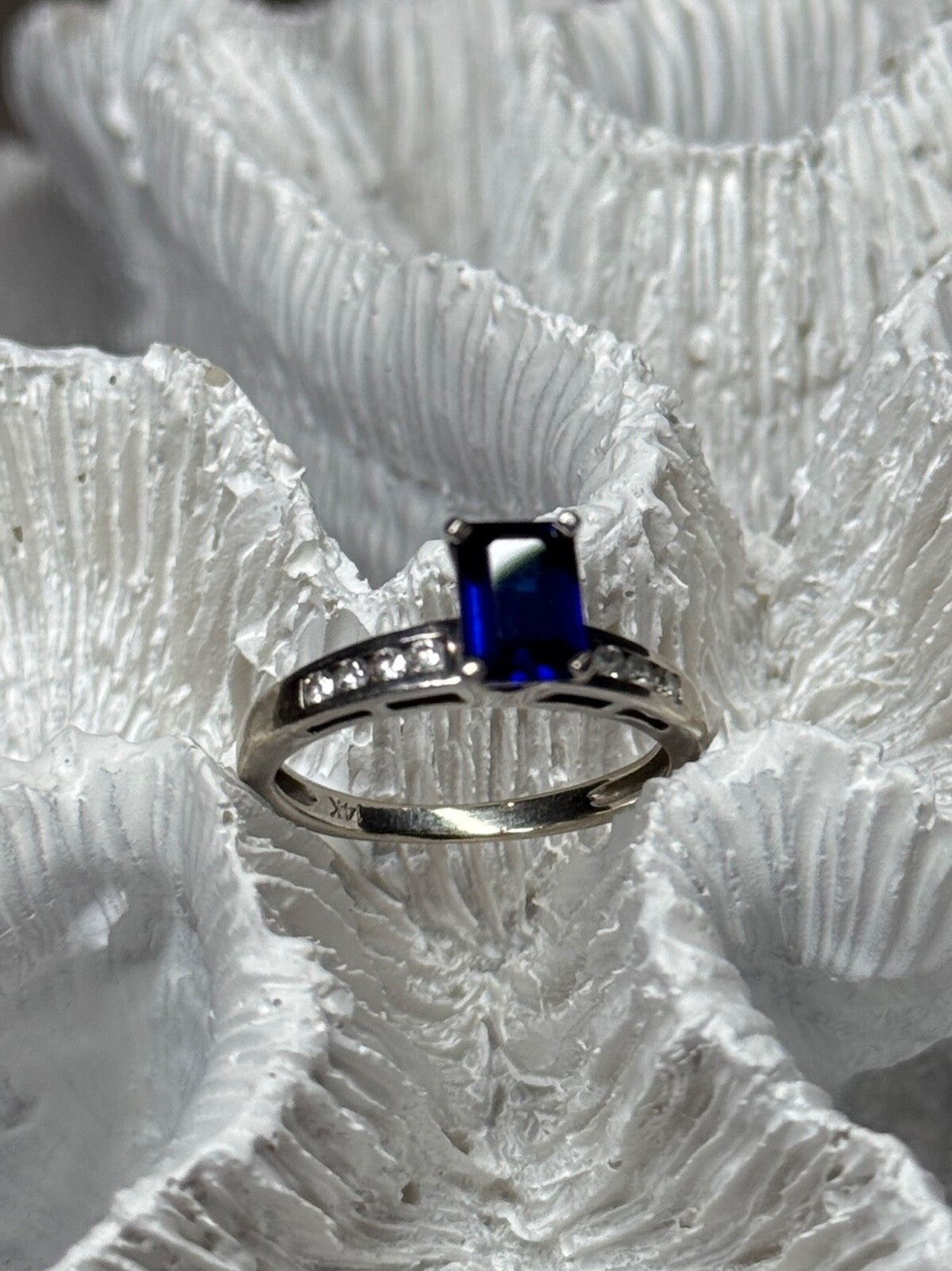 14K White Gold Sapphire & Diamonds Ring Size 5.5
