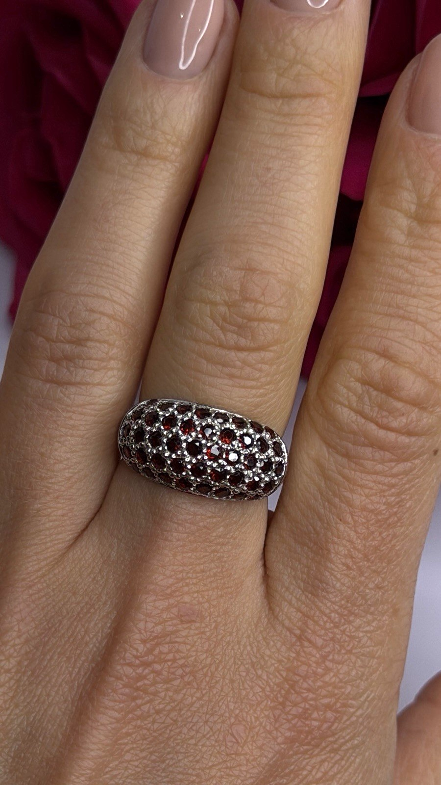 Beautiful 925 Sterling Silver Red Garnet Ring Size 7.5