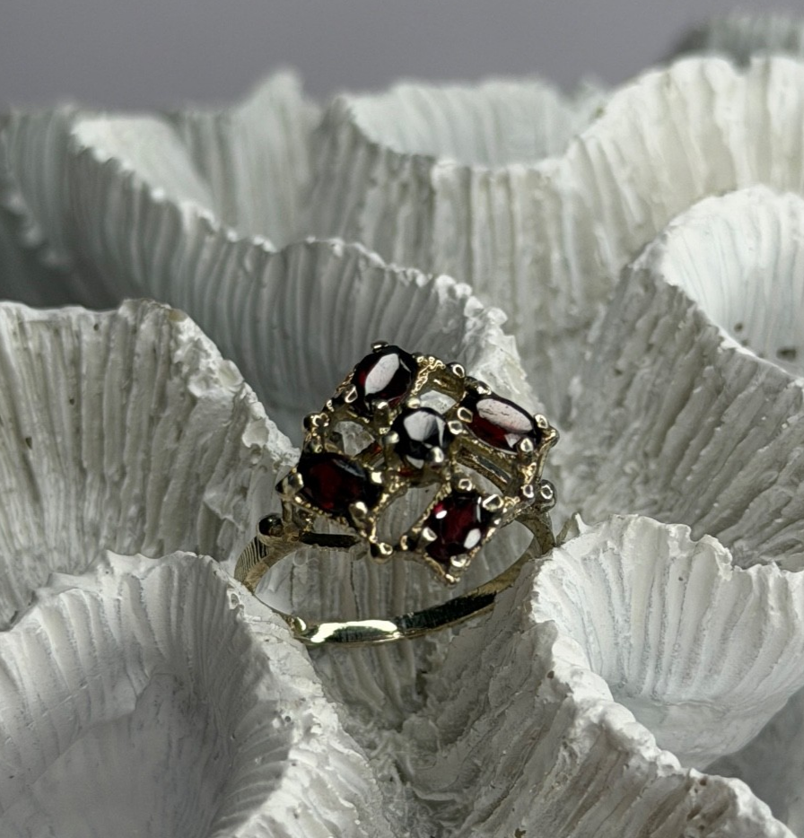 Vintage 925 Sterling Silver Garnet Ring Size 7