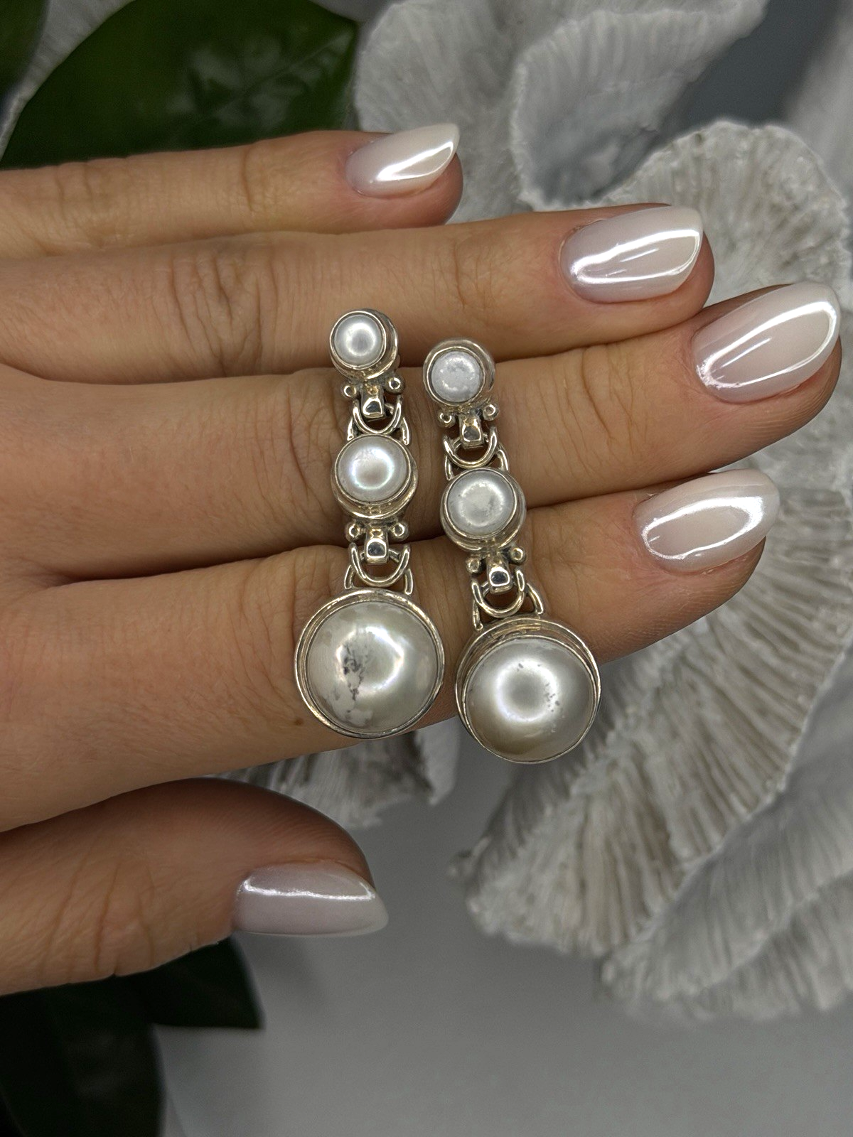 Beautiful Dangle 925 Sterling Silver White Pearls Earrings