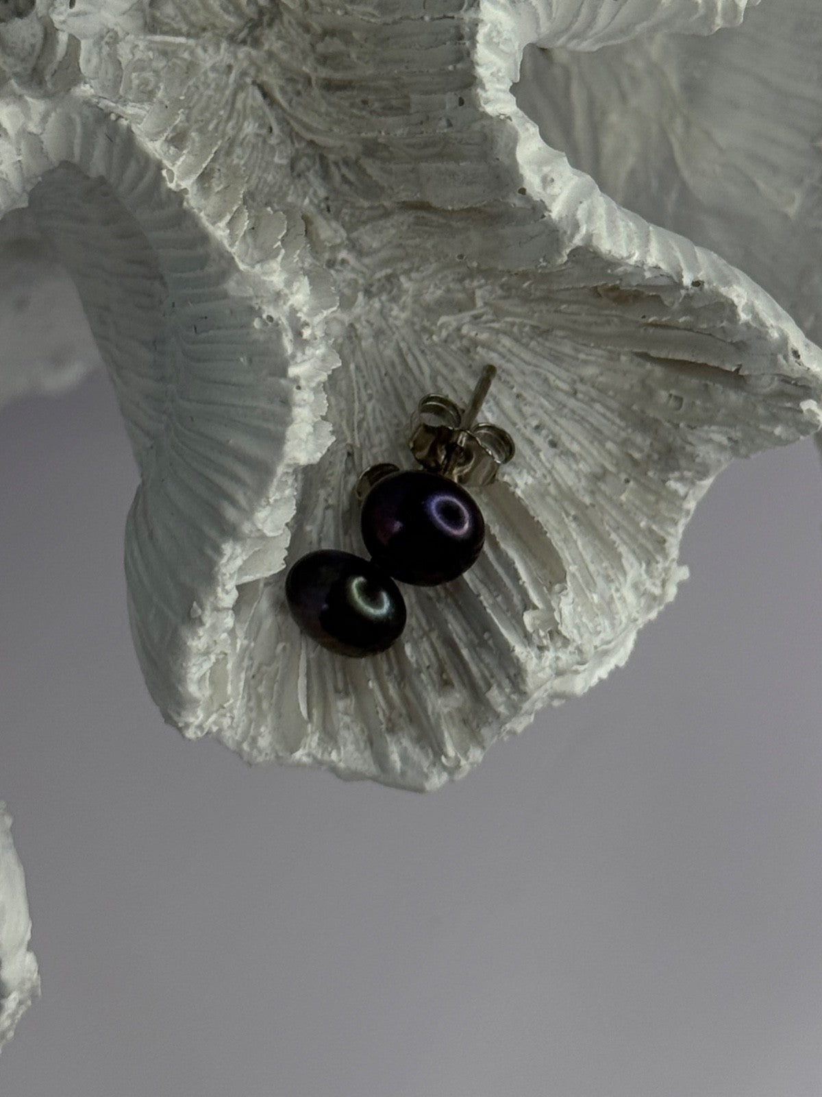 925 Sterling Silver Black Pearl Earrings Length 0.30 Inch