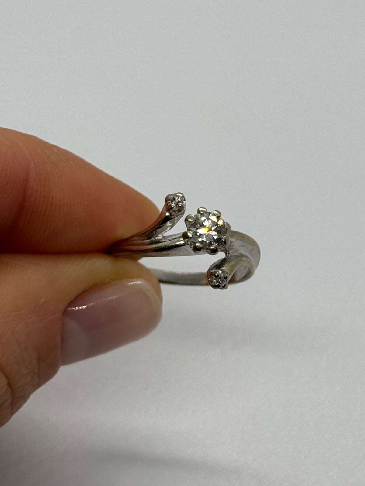 14K White Gold Diamonds Ring Size 5.5