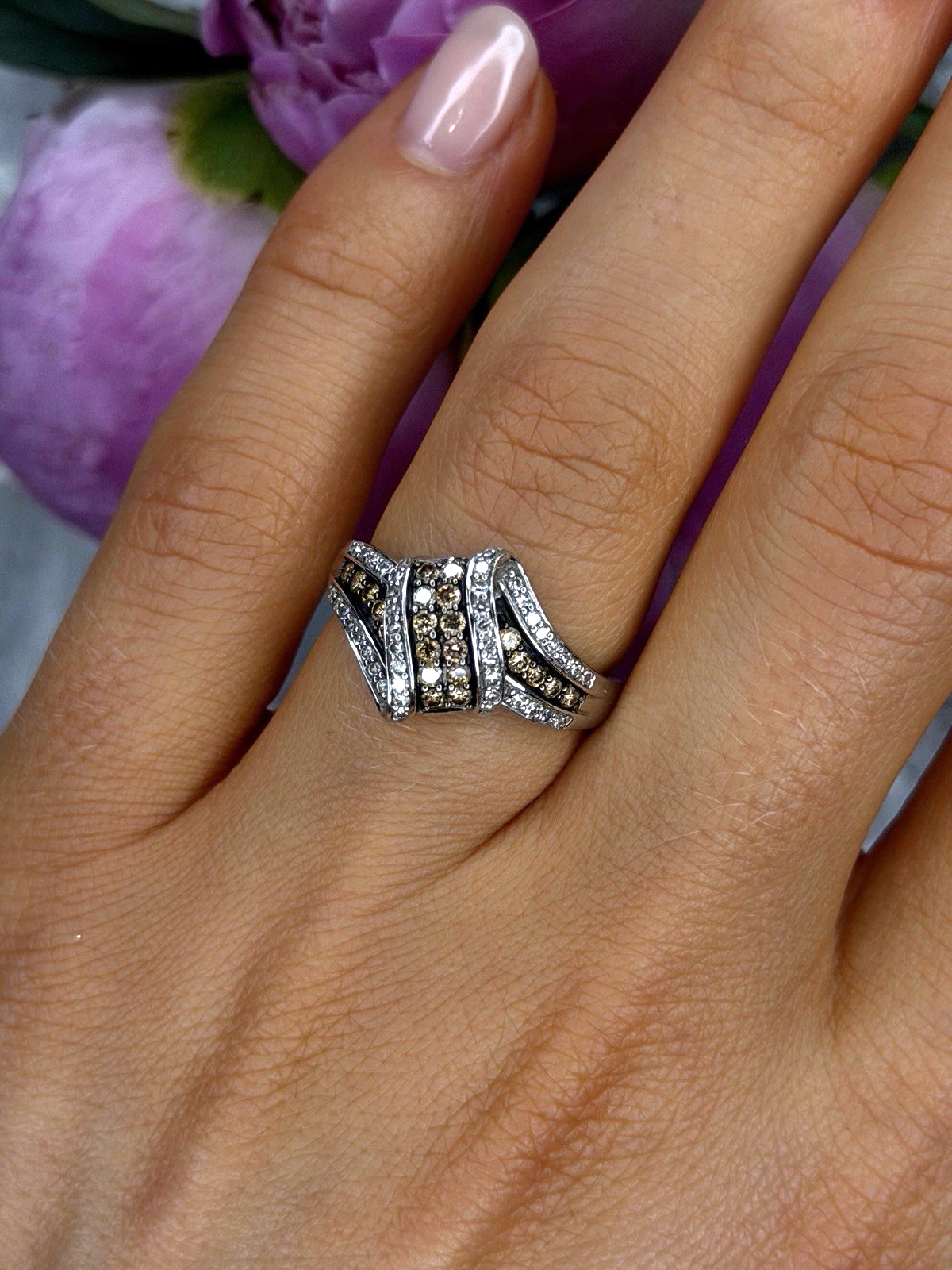 10K White Gold Chocolate Brown & White Diamonds Ring Size 7