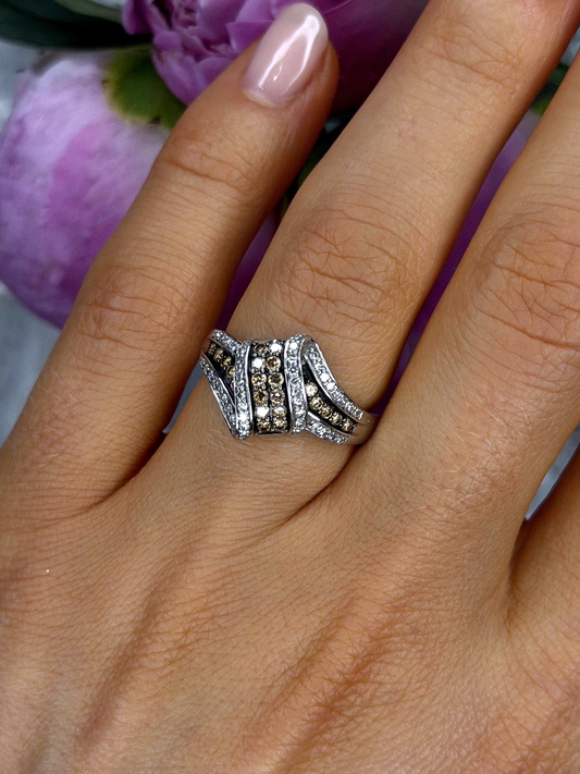 10K White Gold Chocolate Brown & White Diamonds Ring Size 7