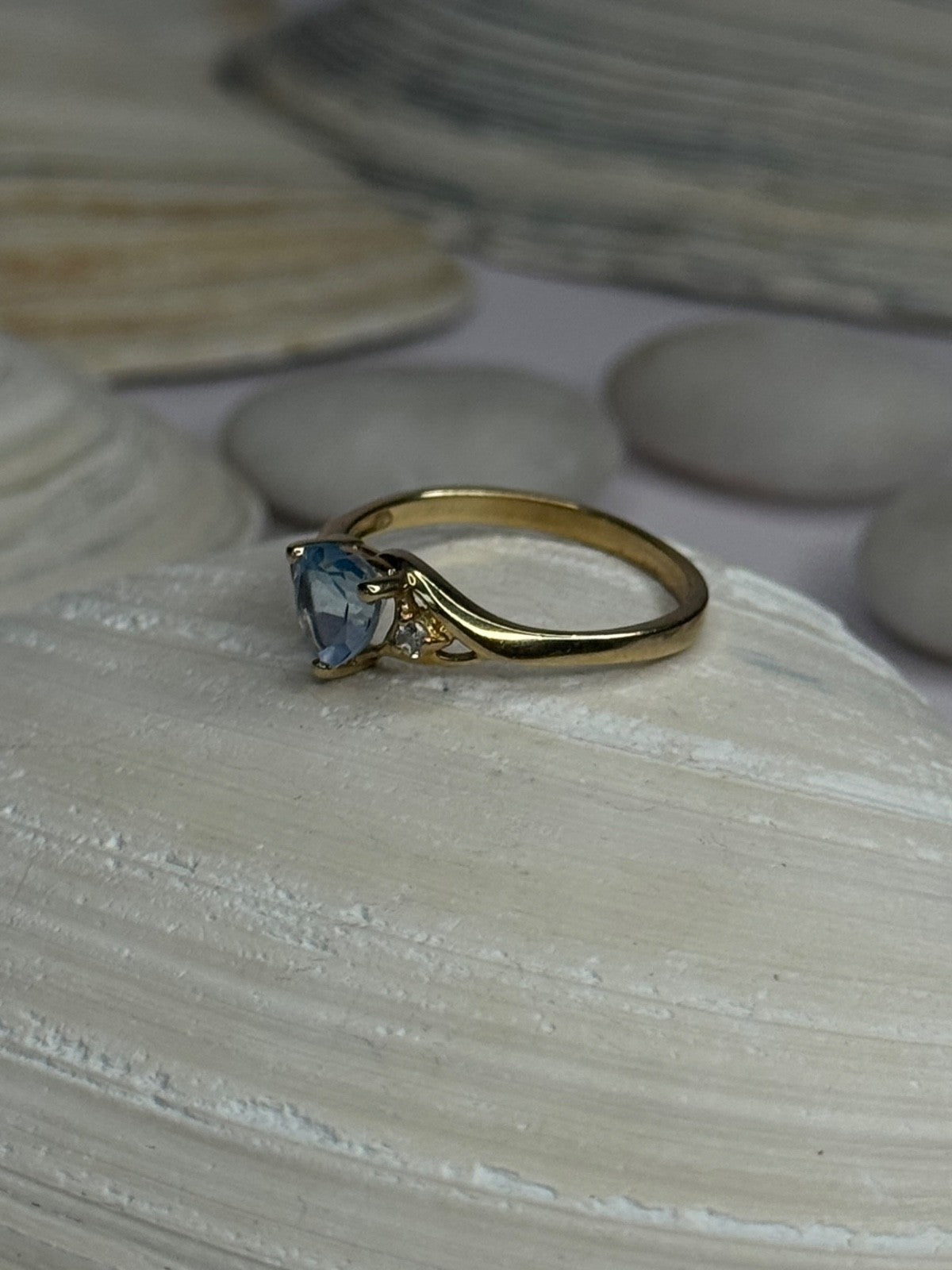 10K Yellow Gold Blue Topaz Heart & Diamonds Ring Size 7