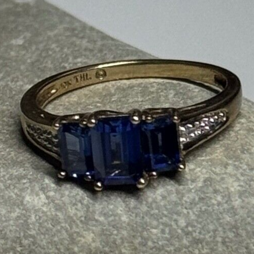 10K Yellow Gold Sapphire & Diamonds Ring Size 6