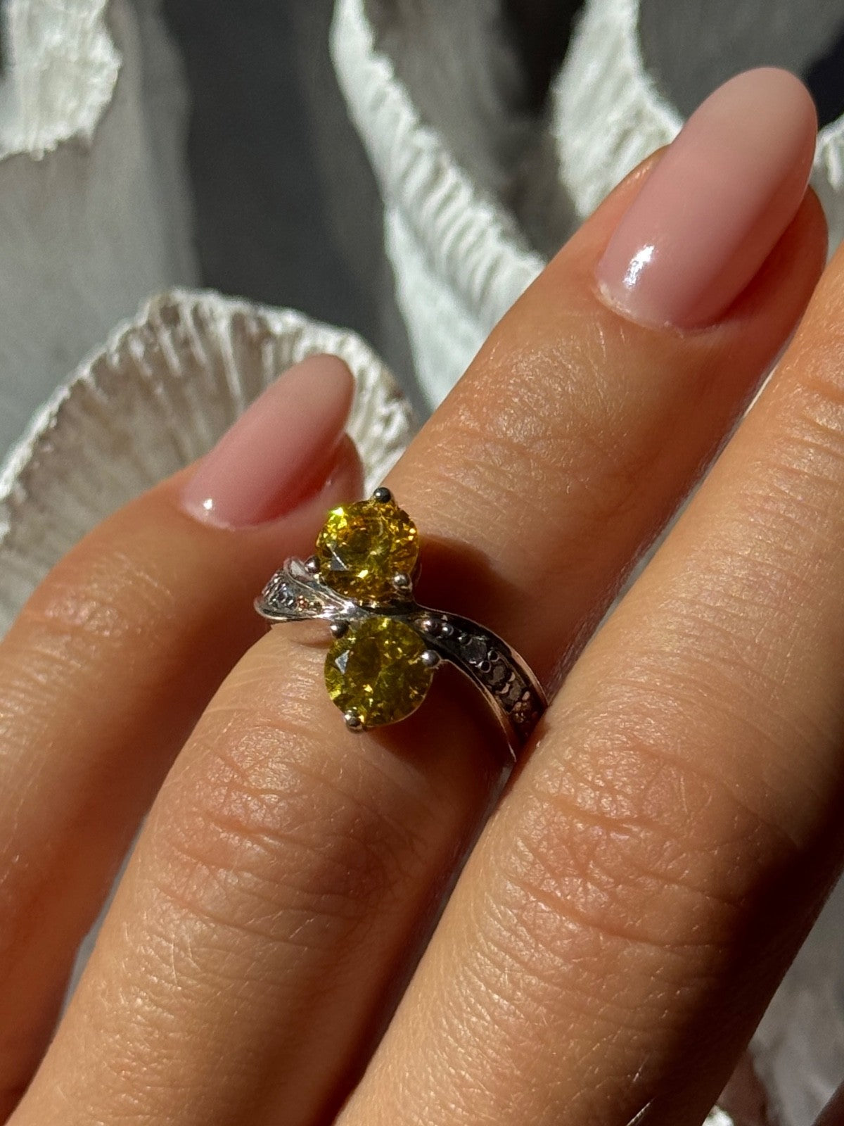 Shiny 925 Sterling Silver Cz Ring Size 4.5