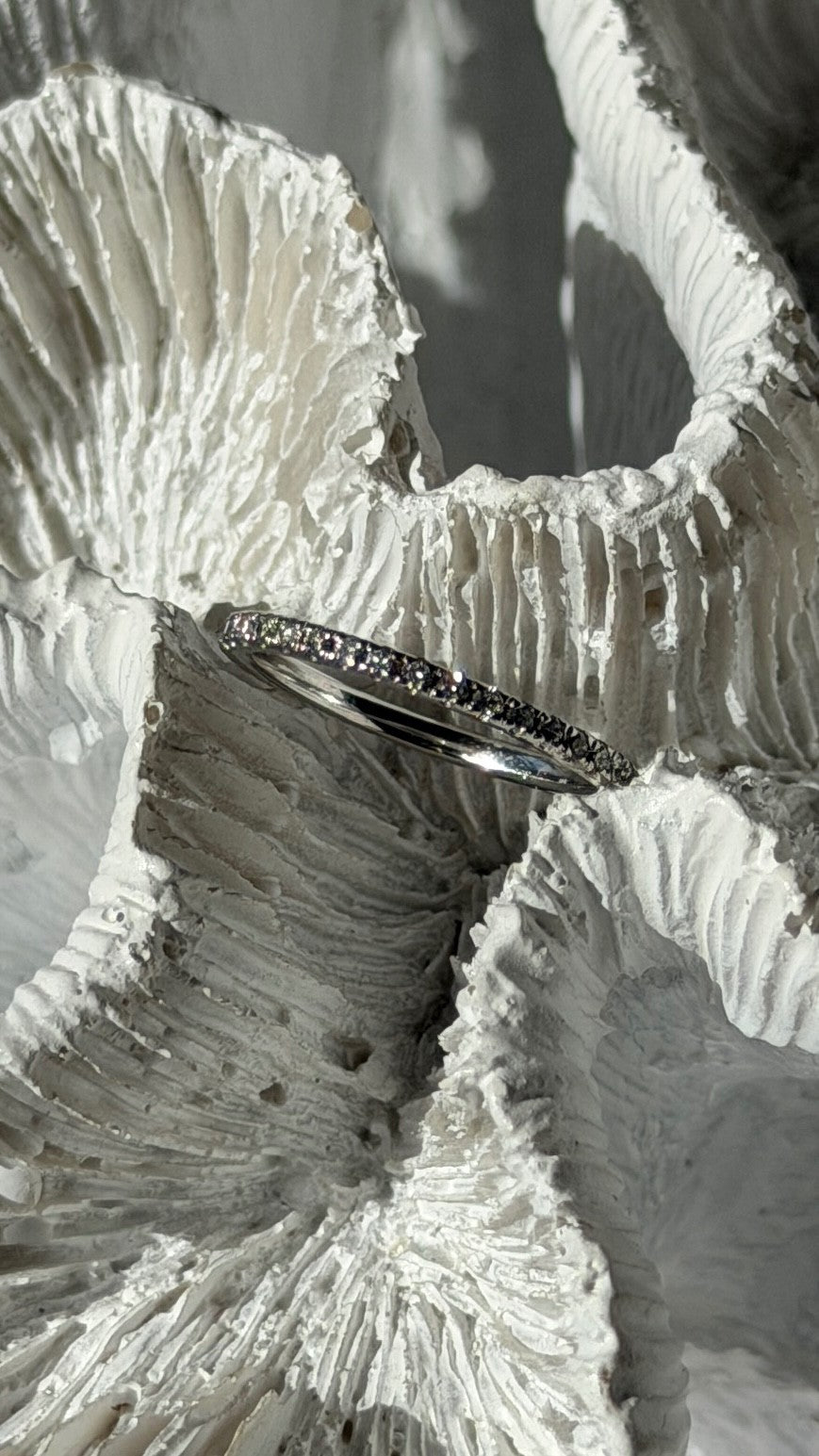 14K White Gold Diamond 0.37 ct Band Ring Size 5