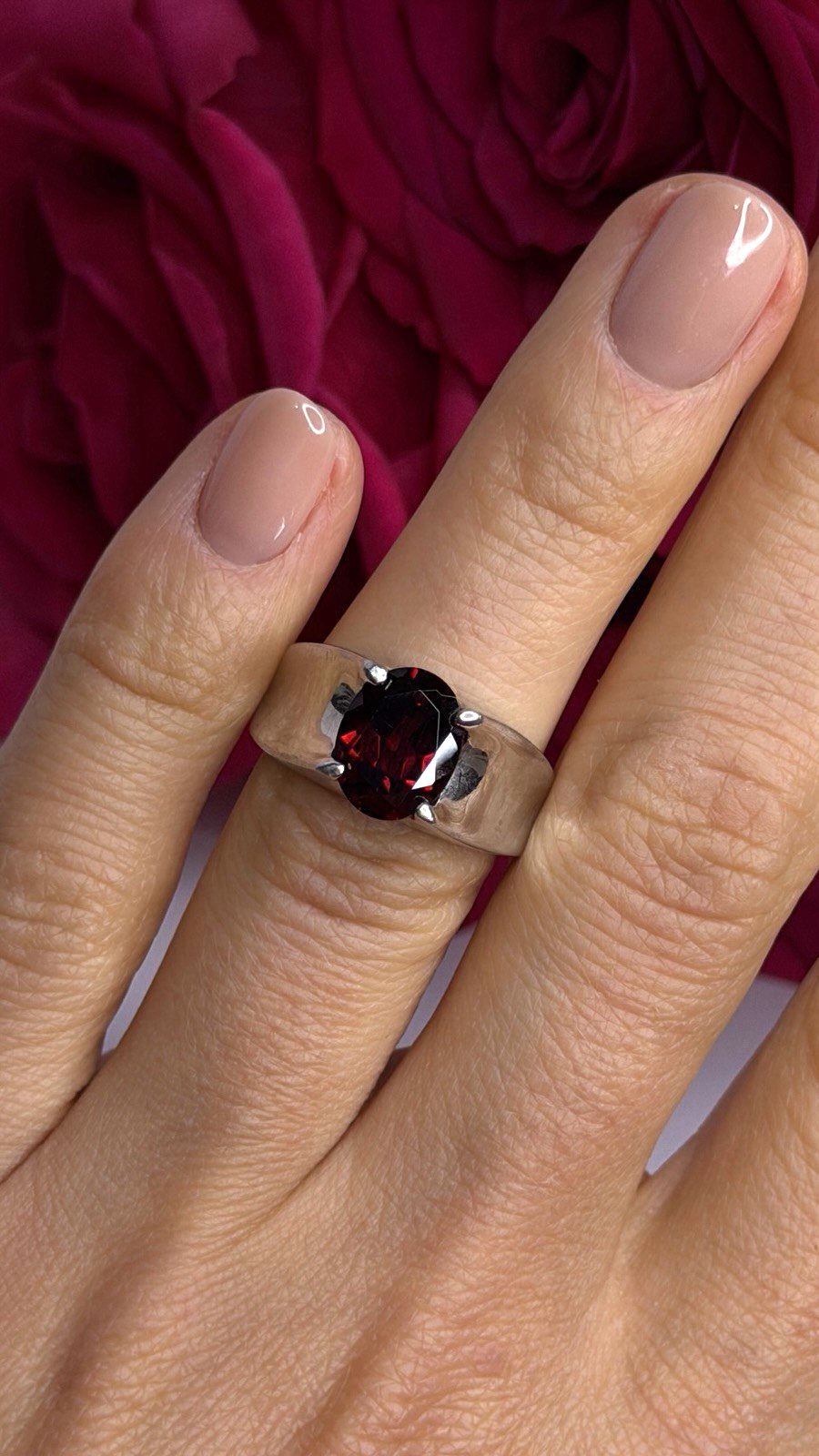 925 Sterling Silver Red Shiny Garnet Ring Size 6