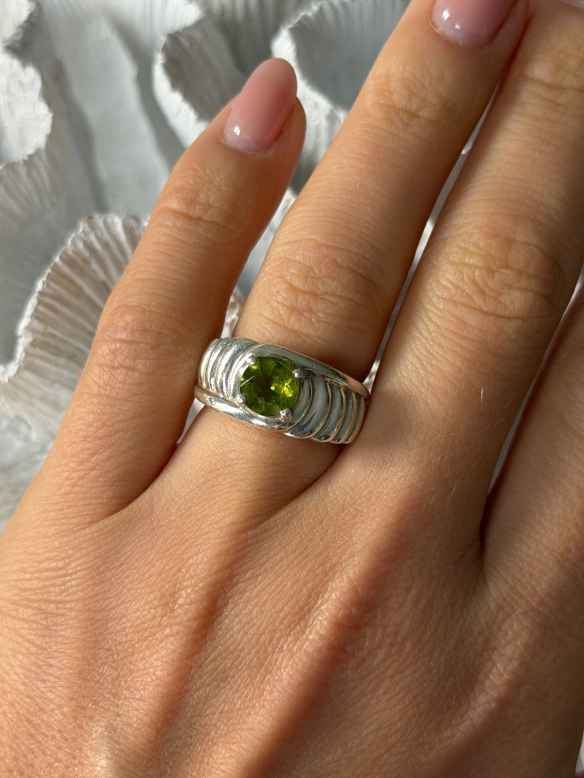 925 Sterling Silver Peridot Ring Size 6