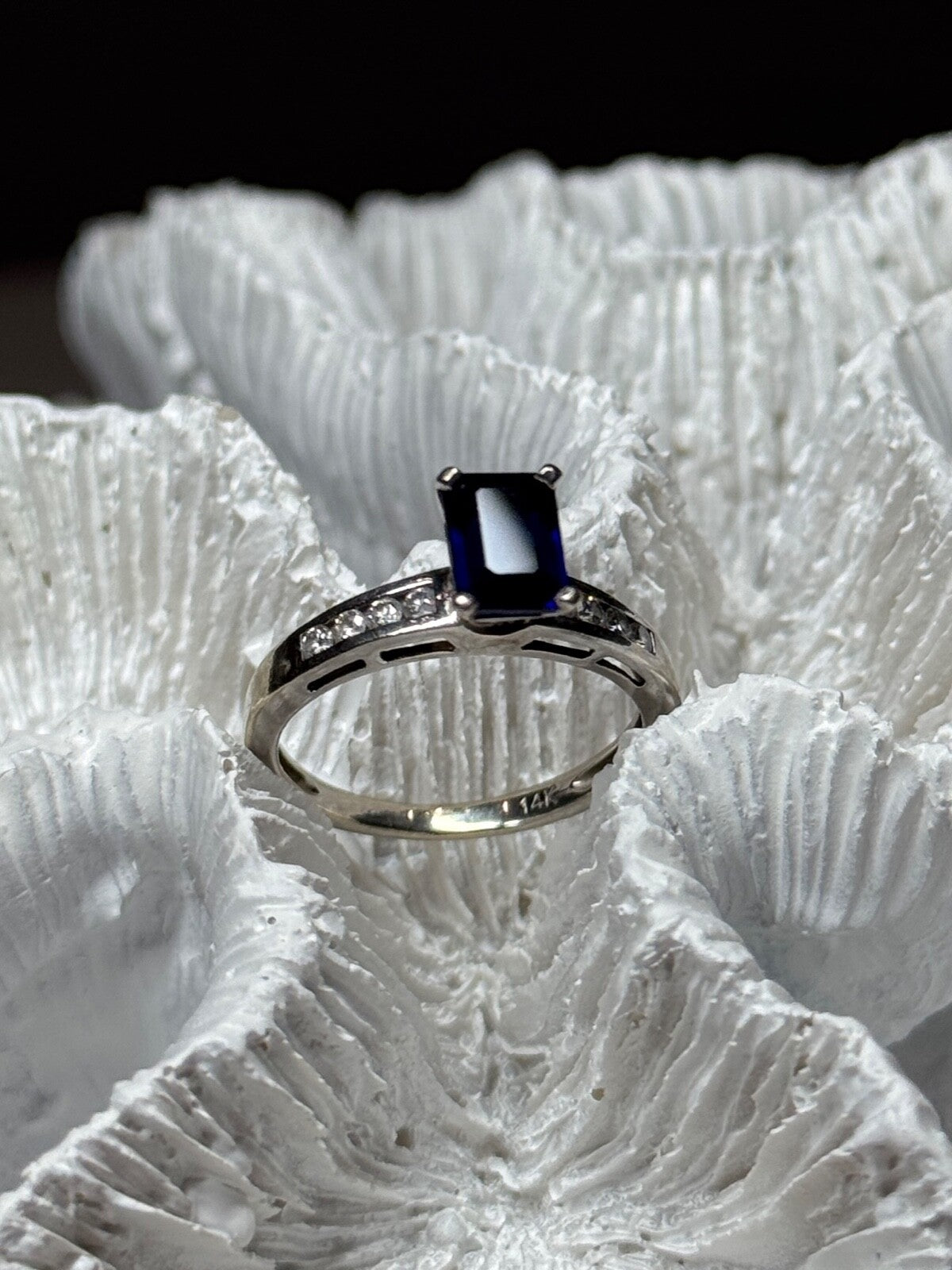 14K White Gold Sapphire & Diamonds Ring Size 5.5