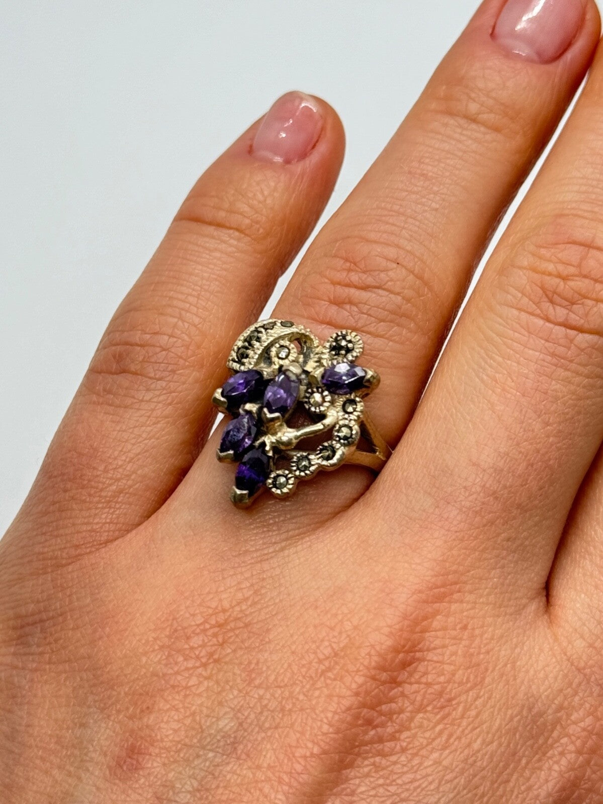 925 Sterling Silver Amethyst & Marcasite Ring Size 6