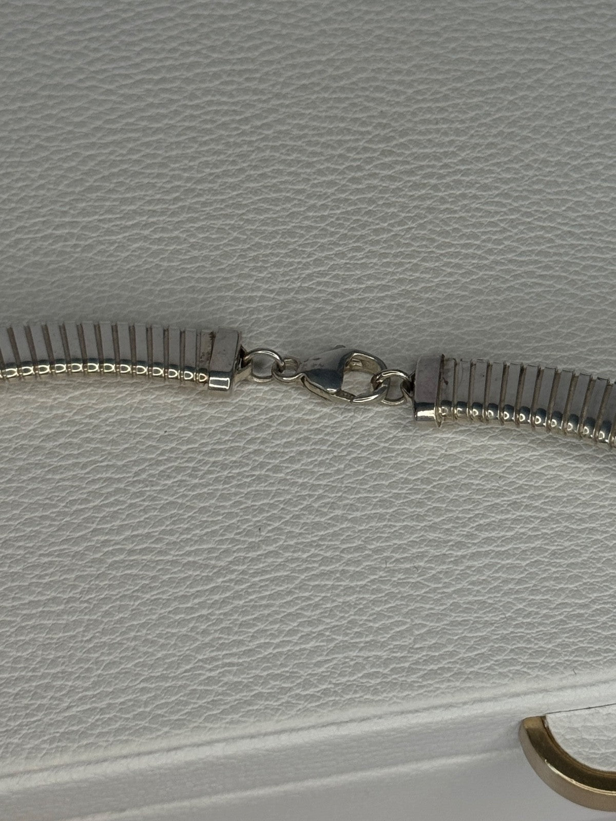 Elegant Design 925 Sterling Silver Necklace Length 17 Inch