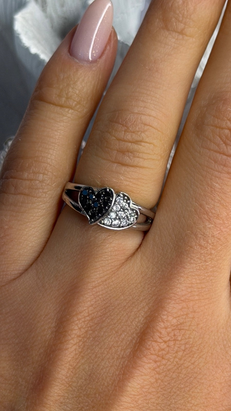 925 Sterling Silver Black & White Spinel Hearts Ring Size 6
