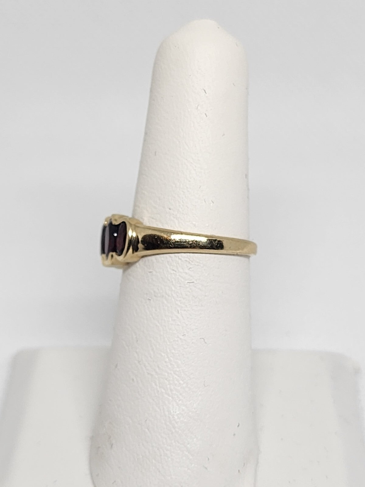 10K 417 Yellow Gold & Garnet Ring MW Size 6