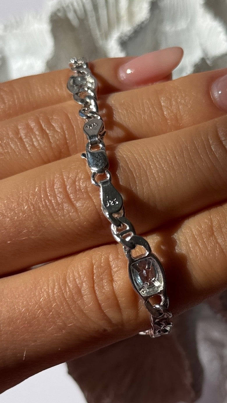 Beautiful 925 Sterling Silver Blue Topaz Bracelet Length 7.5