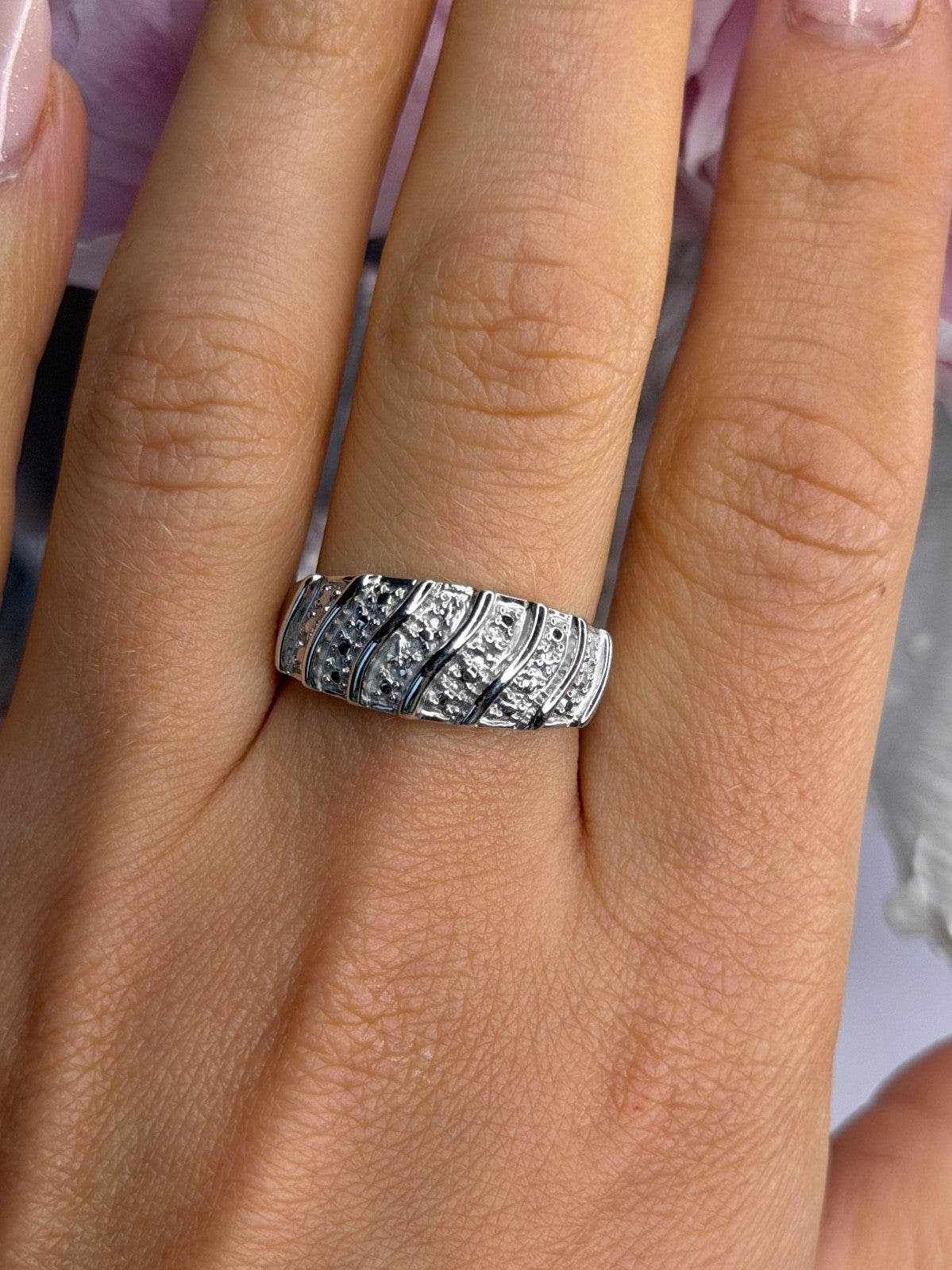 Elegant Design 925 Sterling Silver Ring Size 9