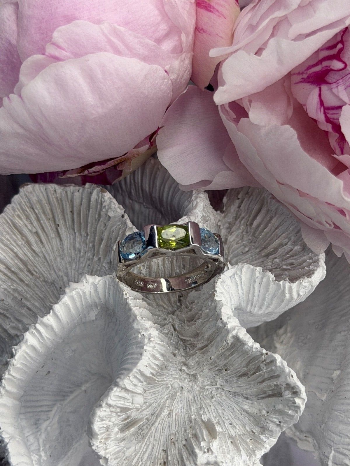 925 Sterling Silver Topaz & Peridot Ring Size 7