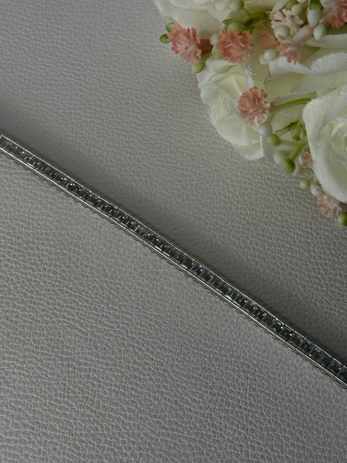 Elegant 925 Sterling Silver CZ Bracelet Length 8 Inch