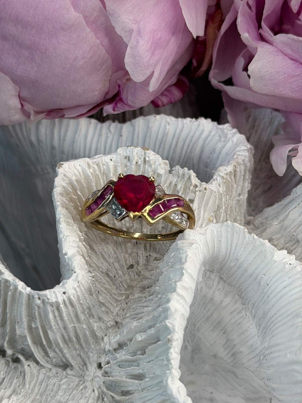 10K Yellow Gold Ruby & Diamond Heart Ring Size 7