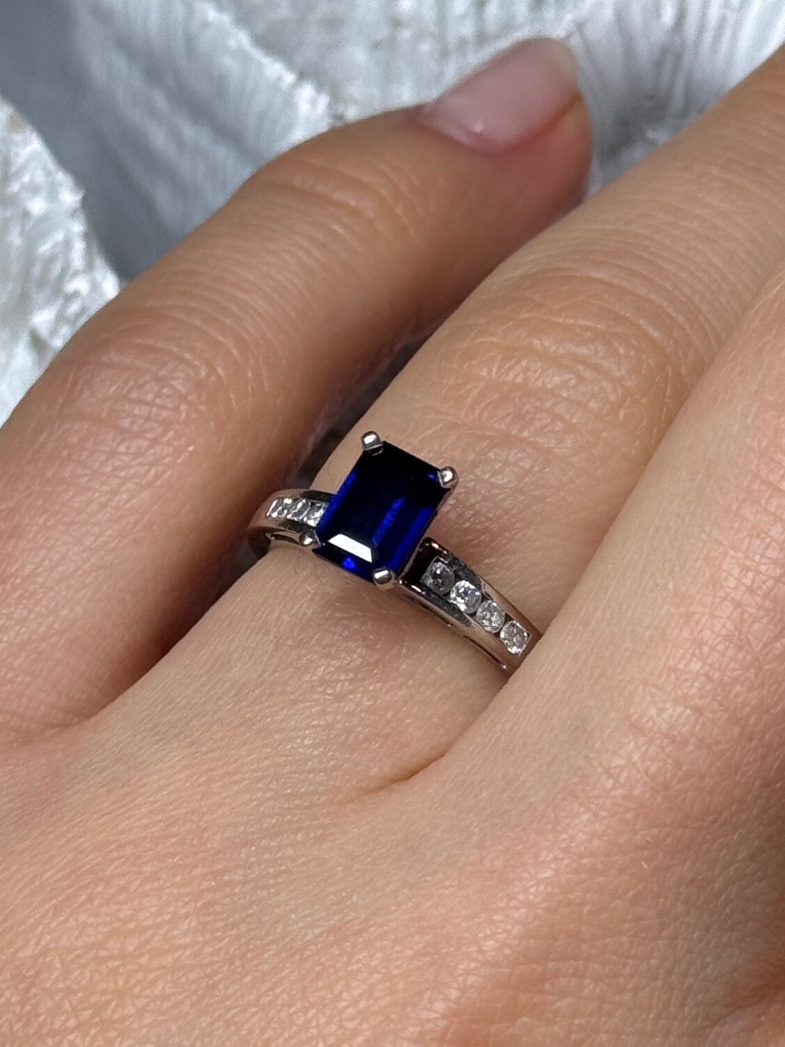 14K White Gold Sapphire & Diamonds Ring Size 5.5