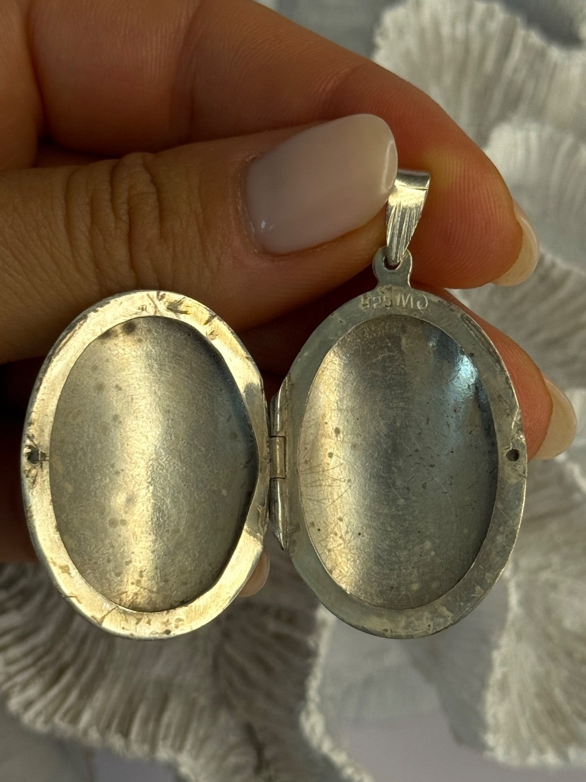 925 Sterling Silver Engraved Design Oval Locket Pendant Length 1.80 Inch