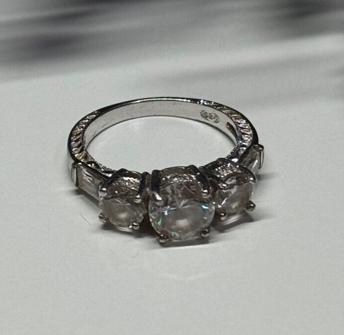 925 Sterling Silver CZ Ring Size 7.5