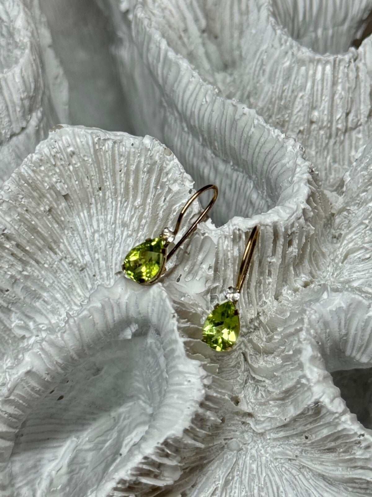 10K YELLOW GOLD PERIDOT & DIAMOND EARRINGS LENGHT 0.7 Inch