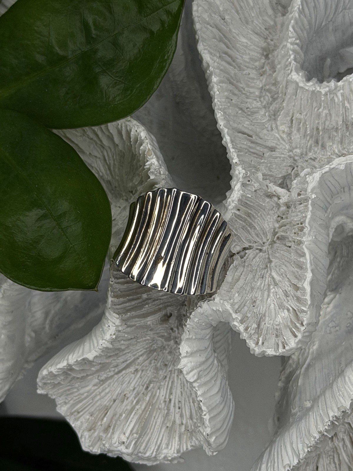 Beautiful Design 925 Sterling Silver Ring Size 8