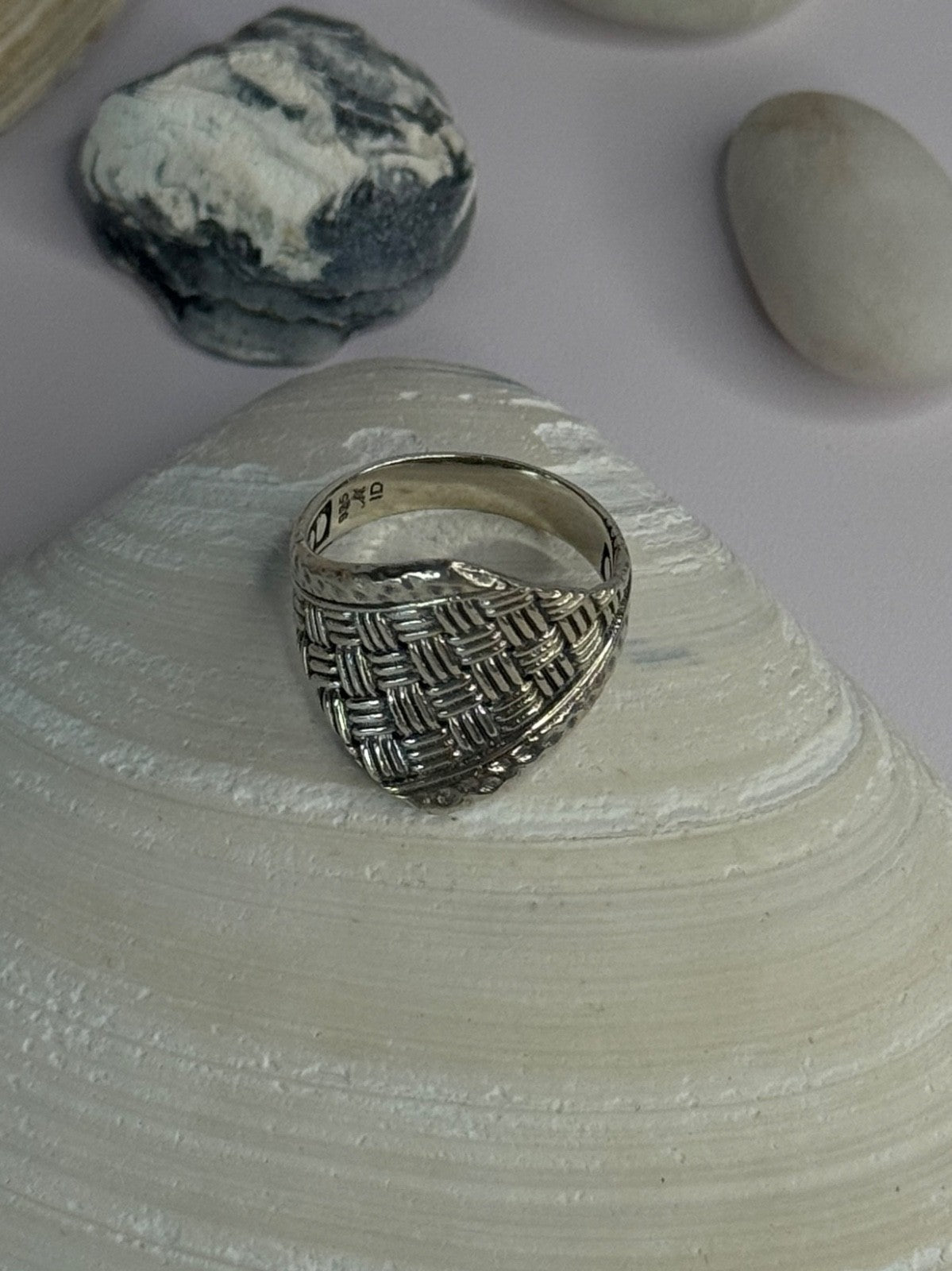 Classy Design 925 Sterling Silver Ring Size 8