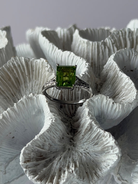 925 Sterling Silver Peridot Ring Size 10