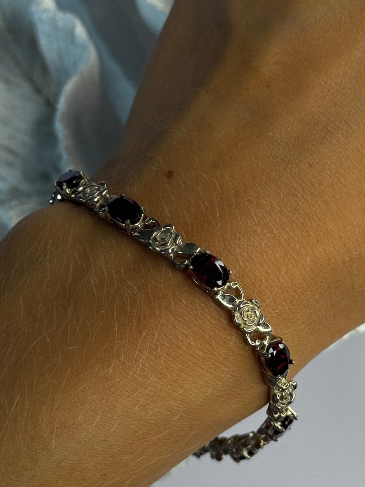 925 Sterling Silver Flower Garnet Bracelet Length 8