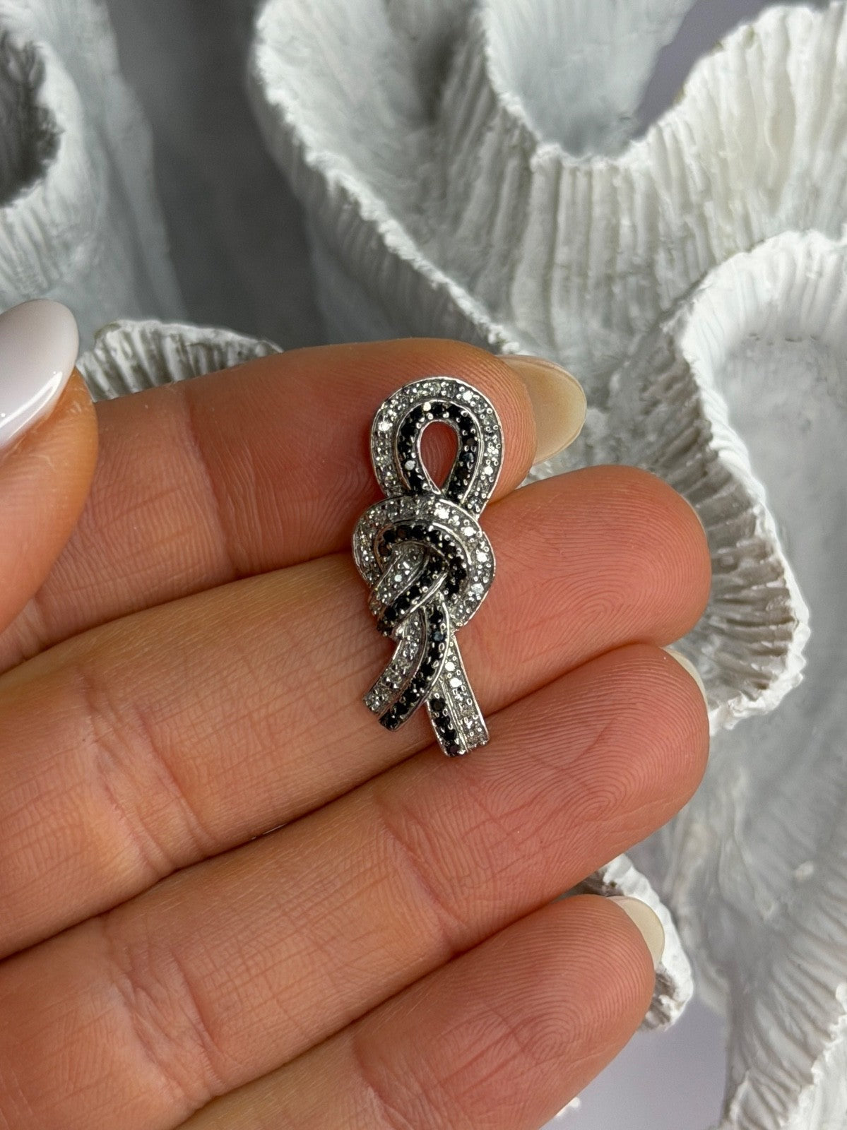10K White Gold White & Black Diamonds Pendant