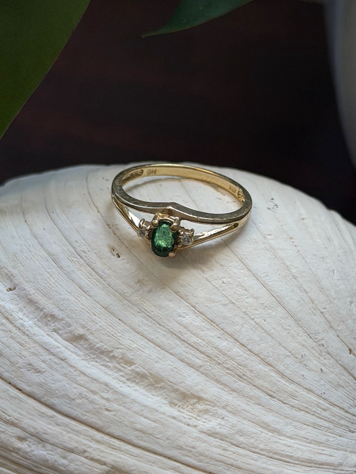 Classic 14K Yellow Gold Ring Emerald & Diamond Size 7