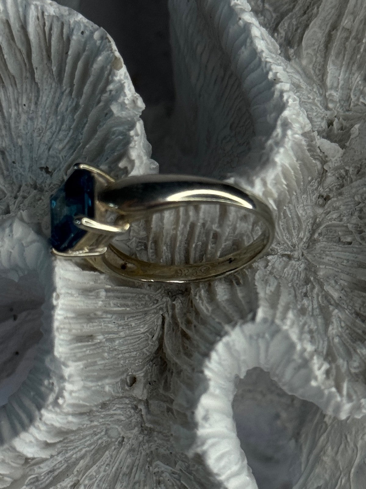925 Sterling Silver Blue Topaz Ring Size 8