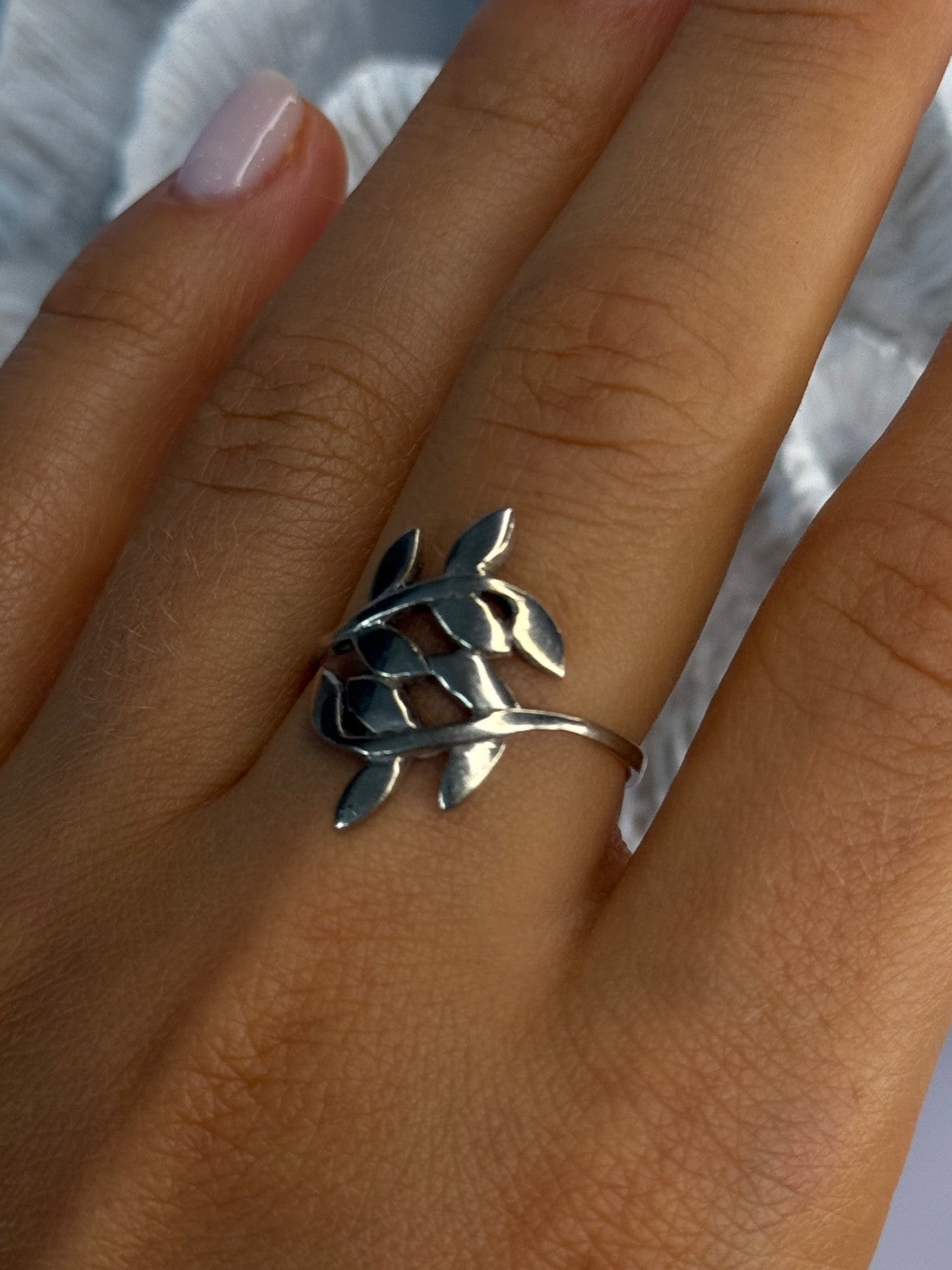 925 Sterling Silver Leaves Ring Size 9