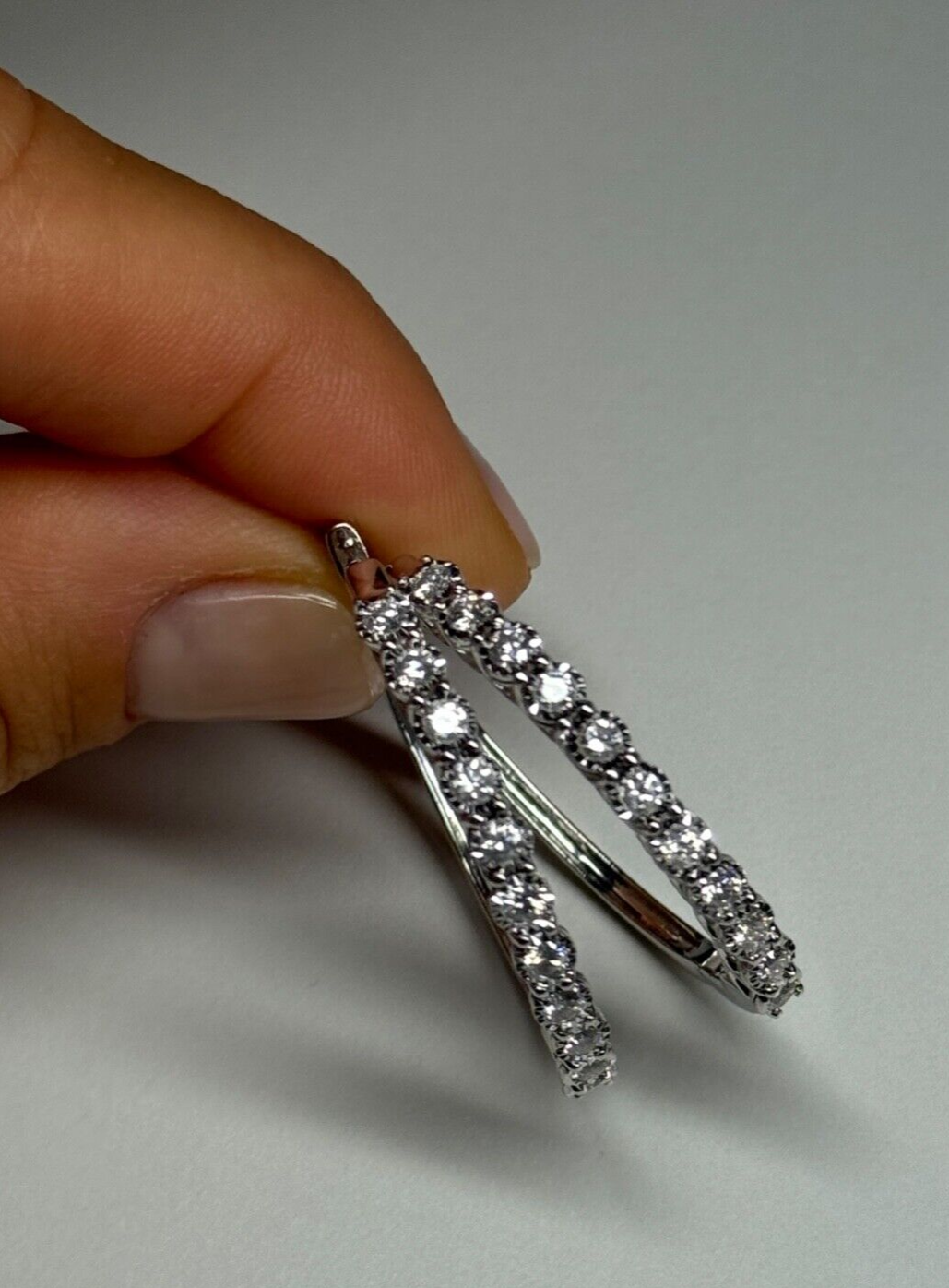 10K White Gold Diamonds 0.9 Carat Earrings Length 34 mm
