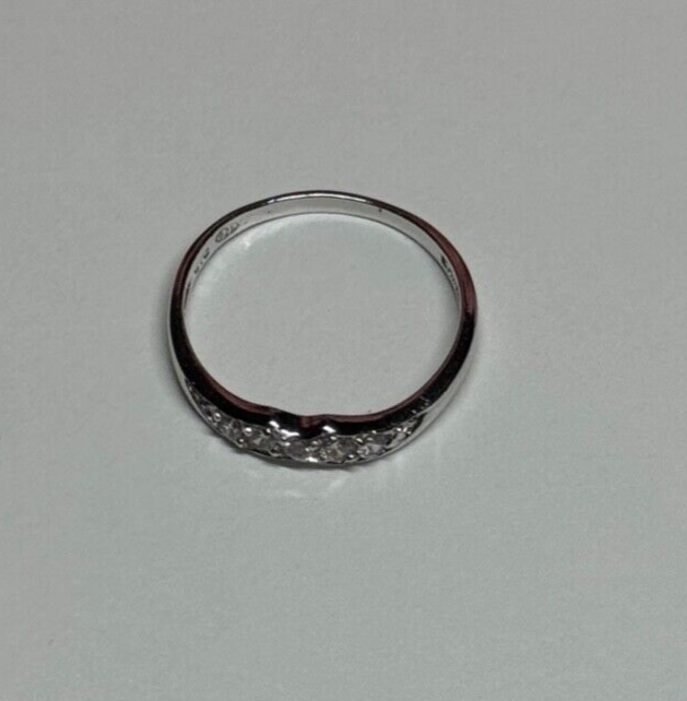 925 Sterling Silver CZ Ring Size 6